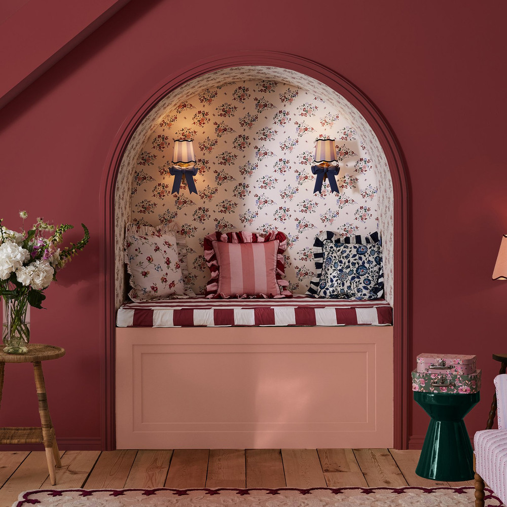 Cath Kidston Clifton Floral Cream Wallpaper - 125509_ROOMSET_CLIFTON FLORAL CREAM_02.jpg