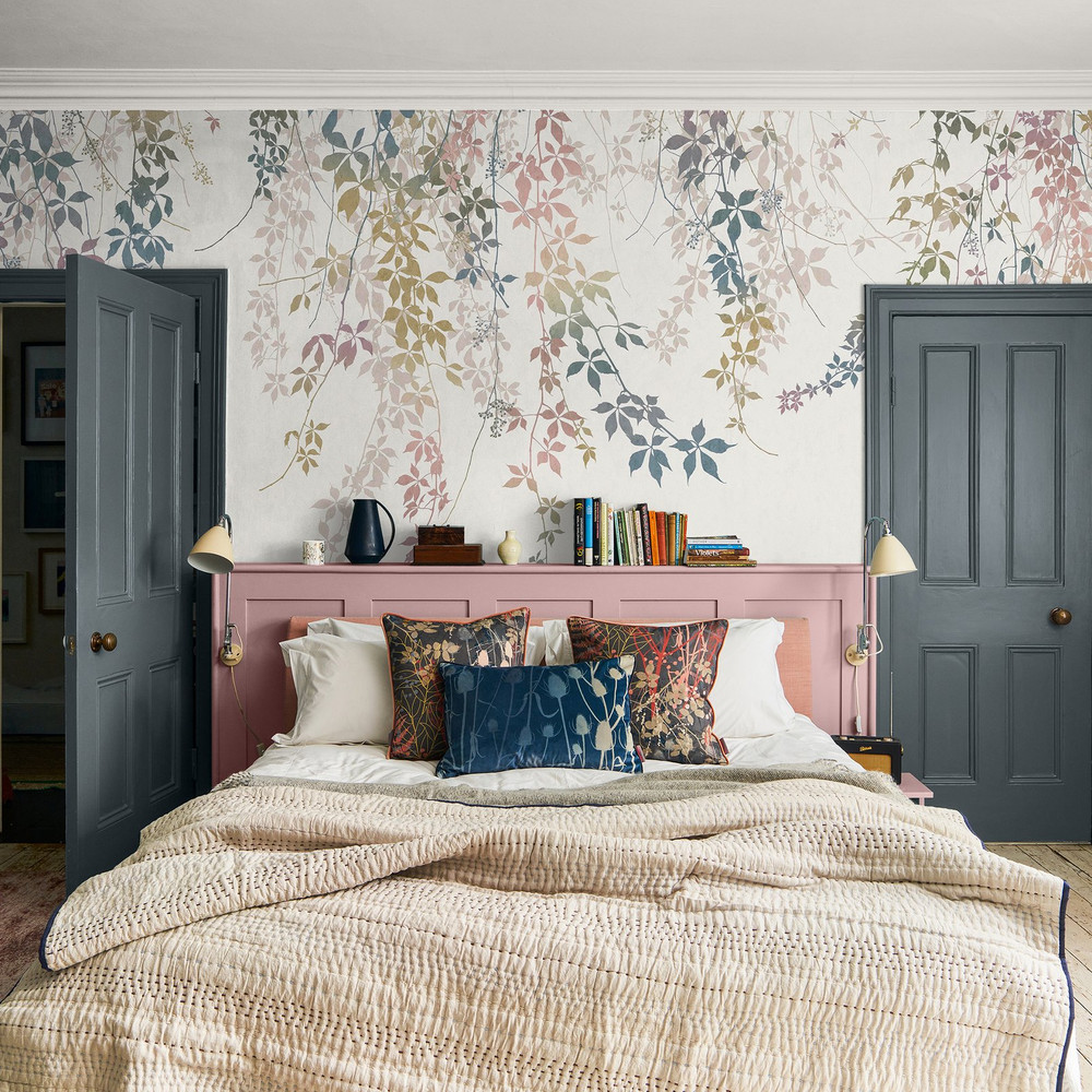 Virginia Creeper Opal Bespoke Mural by Clarissa Hulse. - 129988_ROOMSET_VIRGINIA CREEPER OPAL_01.jpg