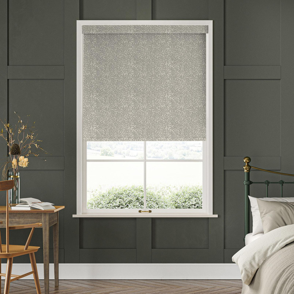Willow Limestone Roller Blind by William Morris At Home - 130908rol_ROOMSET_01.jpg
