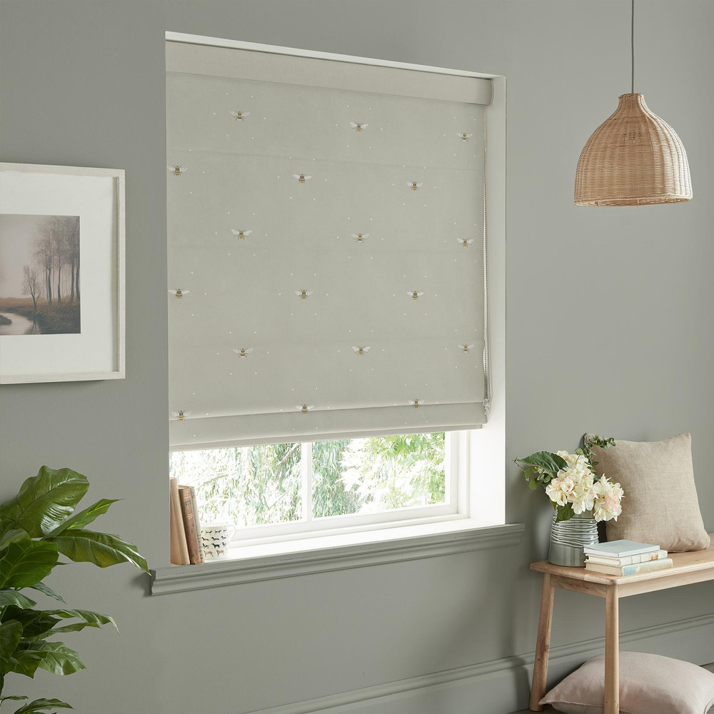 Bee Soft Linen Roman Blind by Sophie Allport - 131185rom_ROOMSET_02.jpg