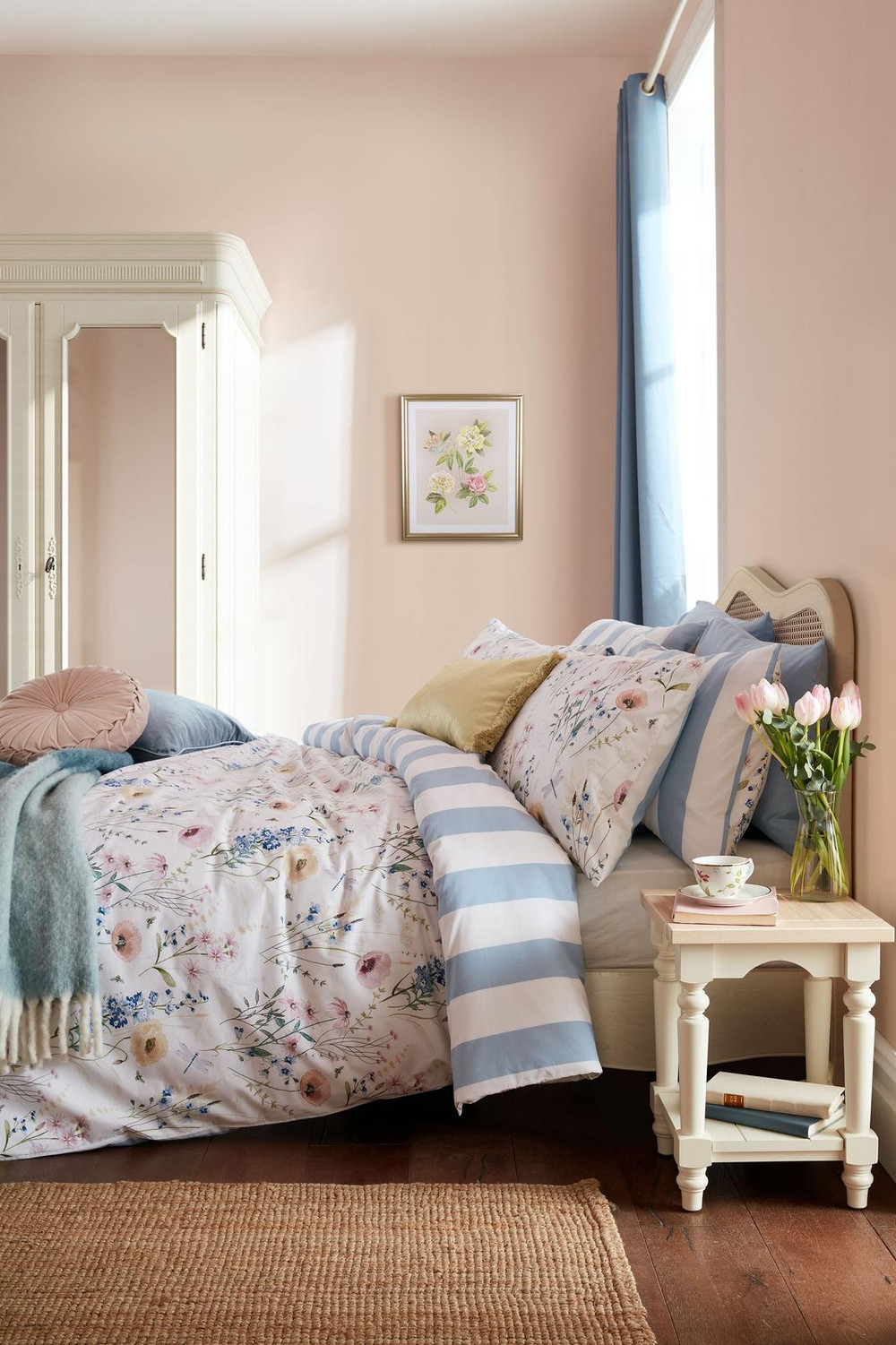 Alford Meadow Delphinium Blue Duvet Cover Set - LAALFMED01DQ_ROOMSET_ALFORD MEADOW DELPHINIUM BLUE_01.jpg