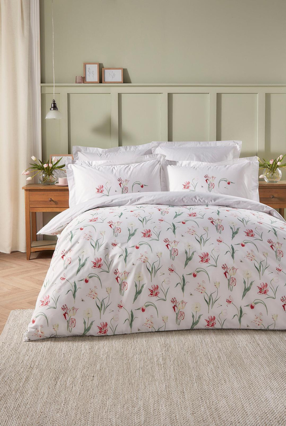 Tulip White White Duvet Cover Set - SATULIP01DQ_ROOMSET_TULIP WHITE WHITE_01.jpg