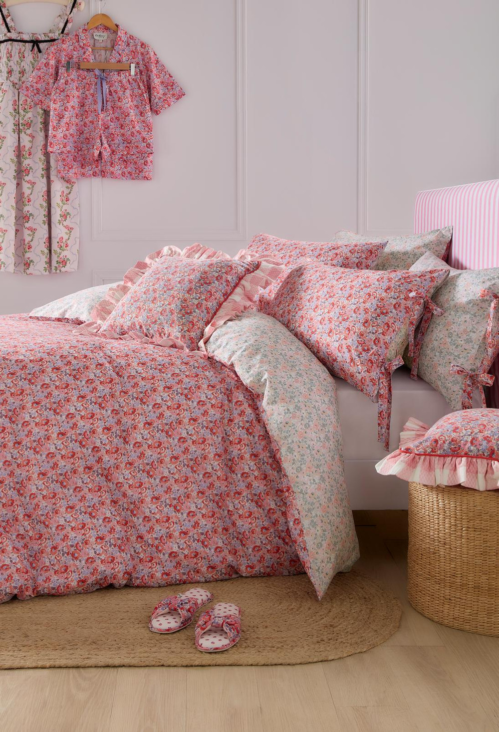 Ditsy Archive Pink Duvet Cover Set - CKDITSY01DQ_ROOMSET_DITSY ARCHIVE PINK_01.jpg