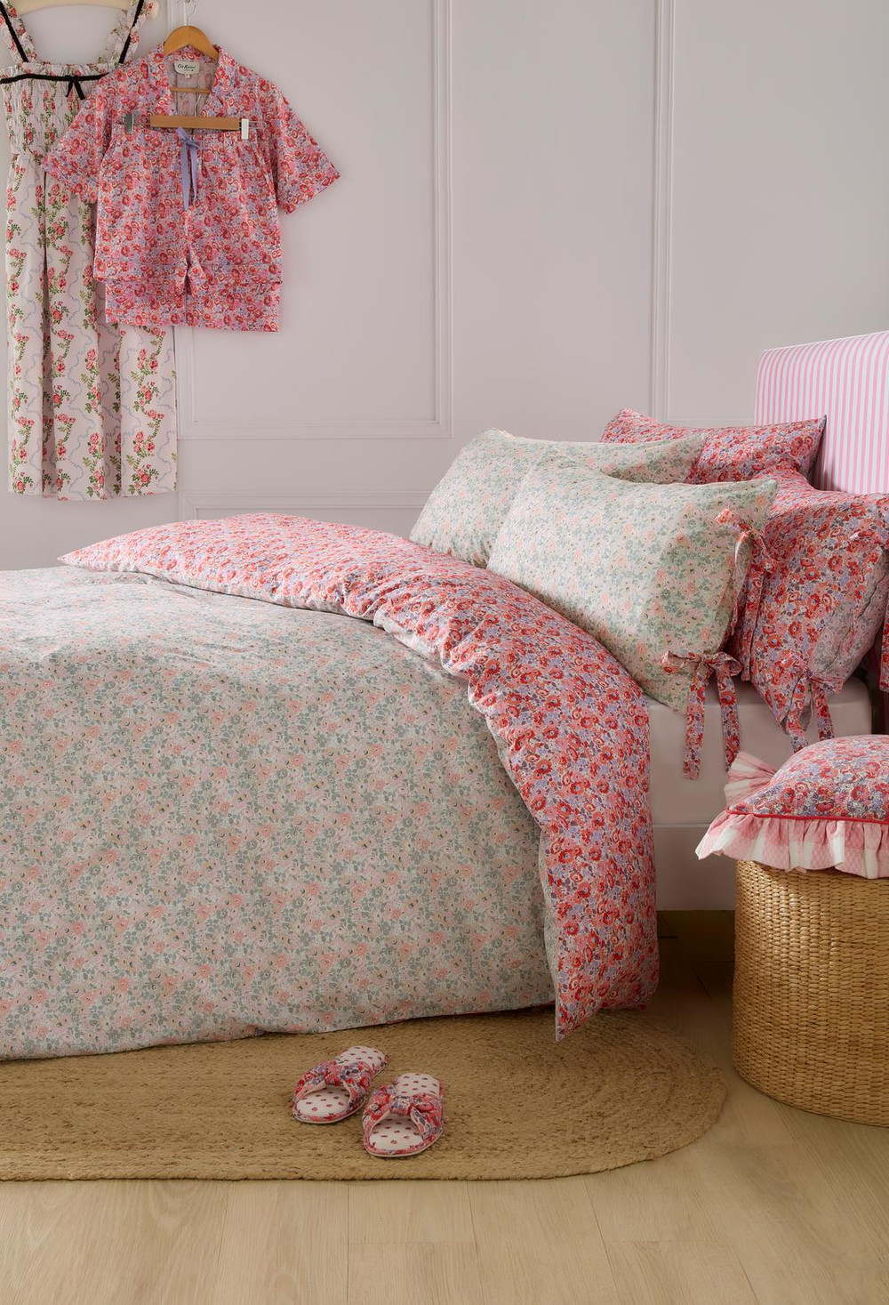 Ditsy Archive Pink Duvet Cover Set - CKDITSY01DQ_ROOMSET_DITSY ARCHIVE PINK_02.jpg