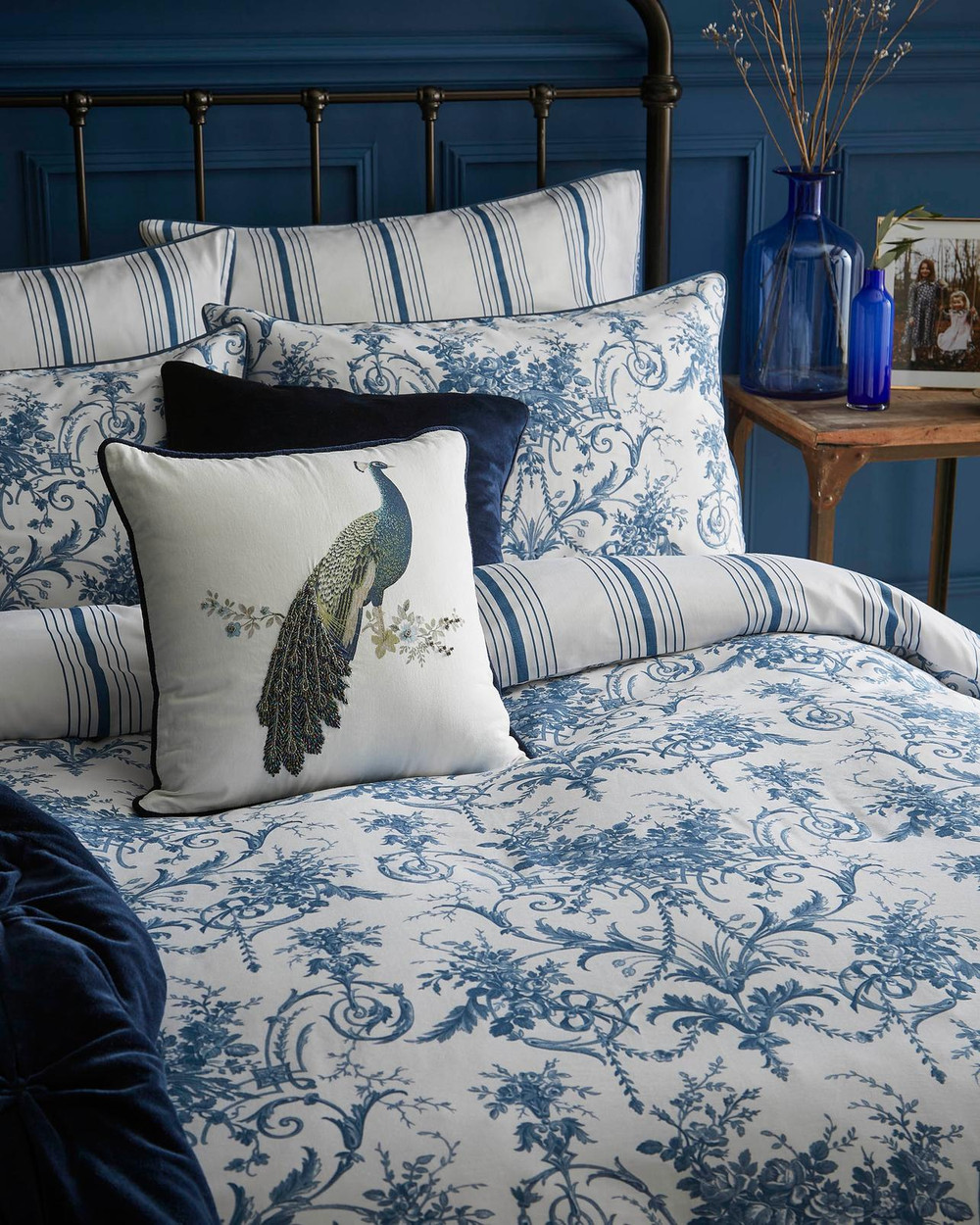 Tuileries Midnight Duvet Cover Set - LATUL01DQ_CAMEO_TUILERIES MIDNIGHT_02.jpg
