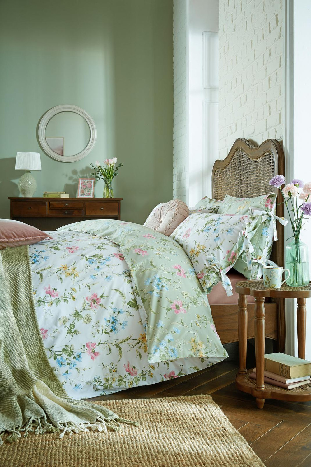 Poppy Meadow Multi Duvet Cover Set - LAPOPYME01DQ_ROOMSET_POPPY MEADOW MULTI_01.jpg