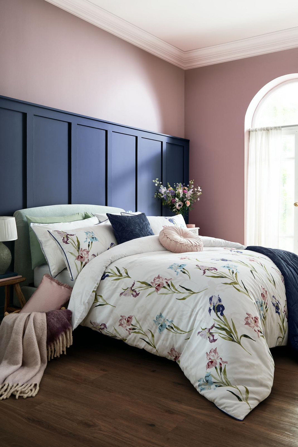 Hawling Irises Grape Purple Purple Duvet Cover Set - LAHAWLIR01DQ_ROOMSET_HAWLING IRISES GRAPE PURPLE PURPLE_01.jpg