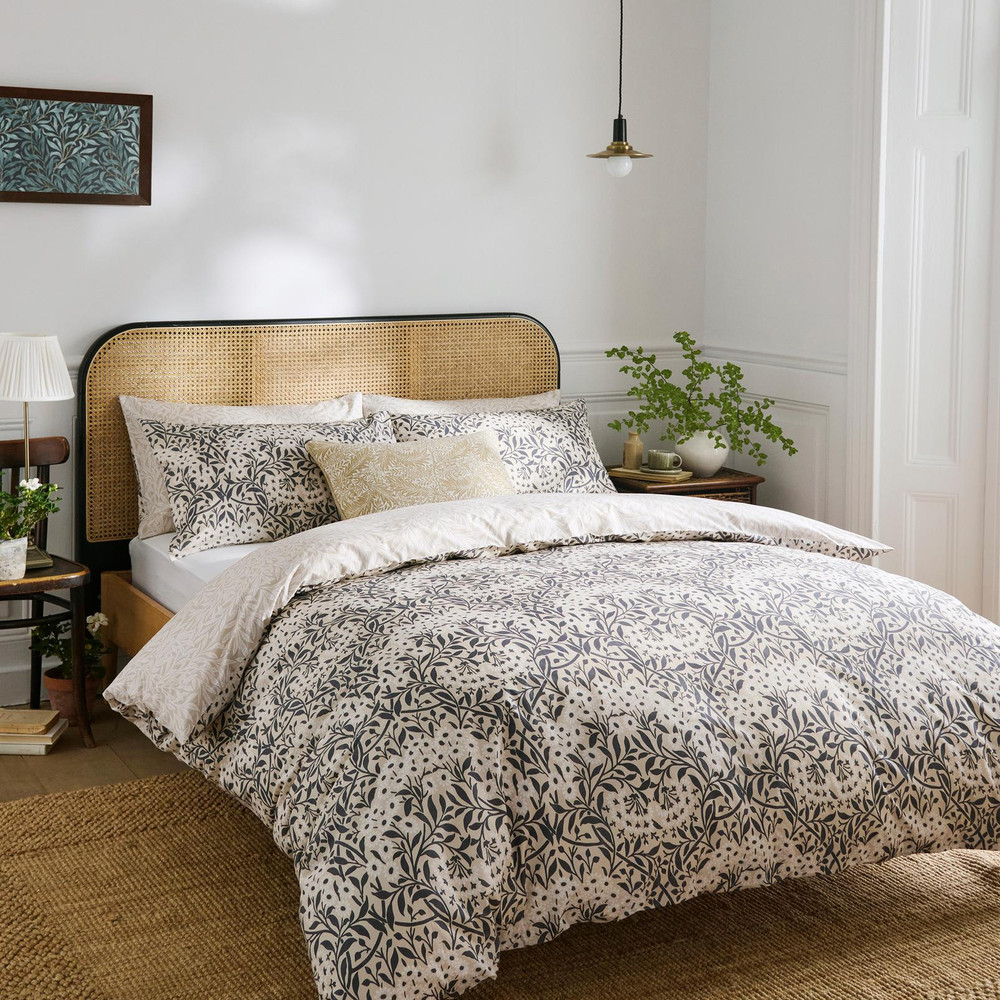 Michaelmas Daisy Linen Duvet Cover Set - WMMICH01DQ_ROOMSET_MICHAELMAS_DAISY_LINEN_DOUBLE_DUVET_COVER_01_2.jpg