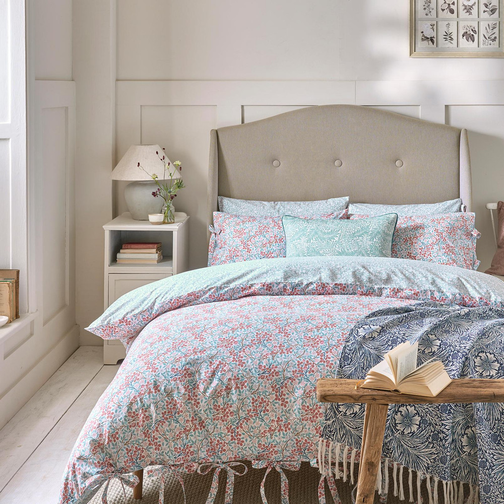 Clover Powder Blue/Madder Duvet Cover Set - WMCLOV01DQ_ROOMSET_CLOVER_POWDER_BLUE-MADDER_DOUBLE_DUVET_COVER_01.jpg
