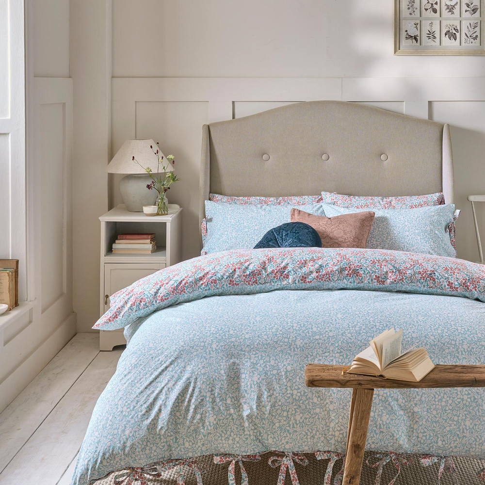 Clover Powder Blue/Madder Duvet Cover Set - WMCLOV01DQ_ROOMSET_CLOVER_POWDER_BLUE-MADDER_DOUBLE_DUVET_COVER_01_2.jpg