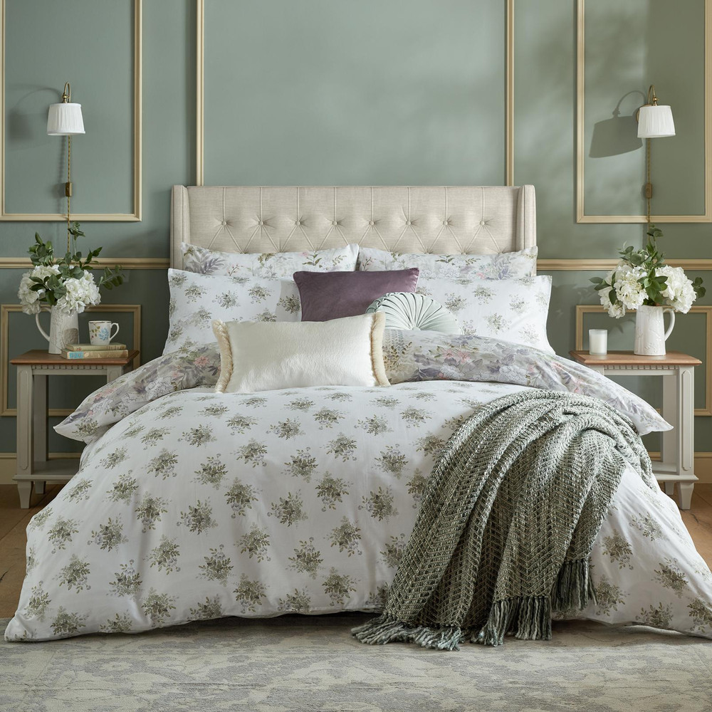 Linlithgow Pale Lavender Duvet Cover Set - LALINLIT01DQ_ROOMSET_LINLITHGOW_PALE_LAVENDER_DOUBLE_DUVET_COVER_02.jpg