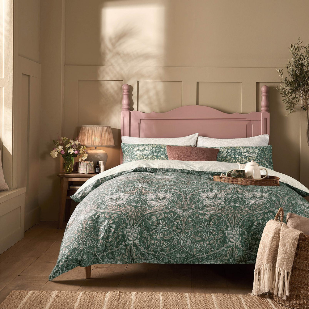Honeysuckle And Tulip Sage/Plaster Duvet Cover Set - WMHON01DQ_ROOMSET_HONEYSUCKLE_AND_TULIP_SAGE-PLASTER_DOUBLE_DUVET_COVER_01.jpg