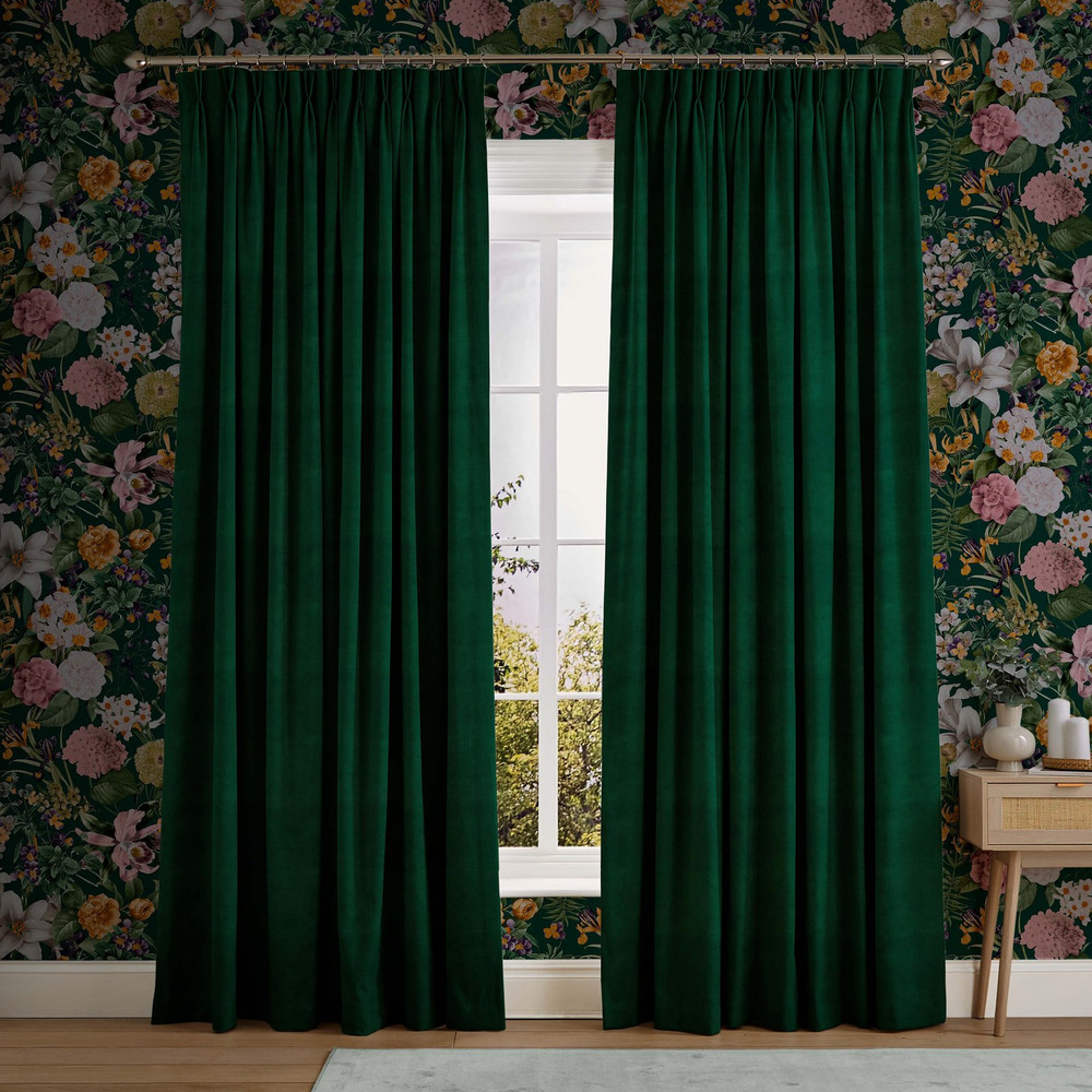 Lavish Emerald Curtains - 116131cur_ROOMSET_01.jpg