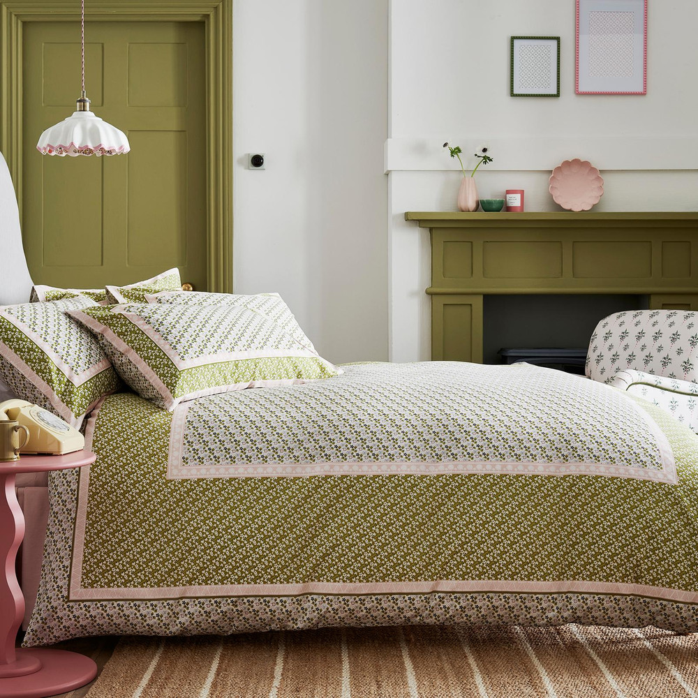Scarf Pistachio Duvet Cover Set - CKSCARF01DQ_ROOMSET_SCARF_PISTACHIO_DOUBLE_DUVET_COVER_01.jpg