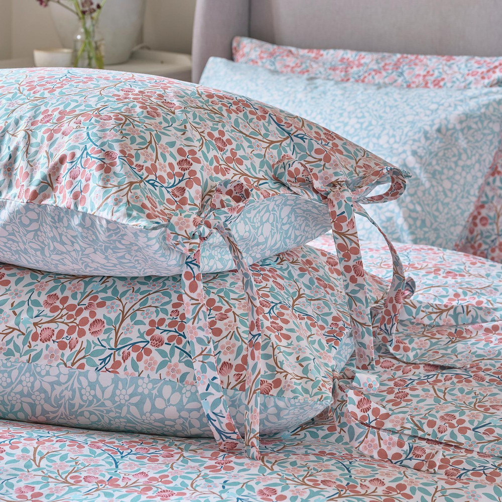 Clover Powder Blue/Madder Duvet Cover Set - WMCLOV01DQ_CAMEO_CLOVER_POWDER_BLUE-MADDER_DOUBLE_DUVET_COVER_01.jpg