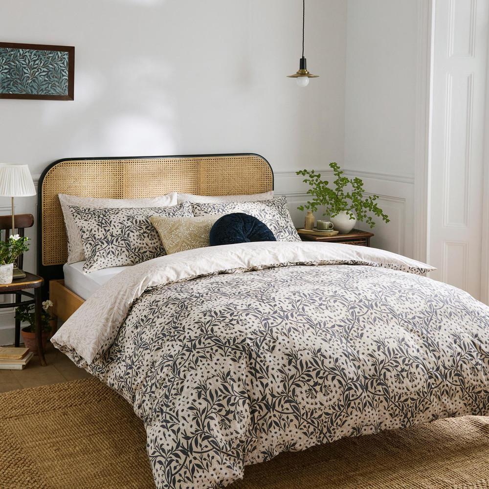 Michaelmas Daisy Linen Duvet Cover Set - WMMICH01DQ_ROOMSET_MICHAELMAS_DAISY_LINEN_DOUBLE_DUVET_COVER_01.jpg