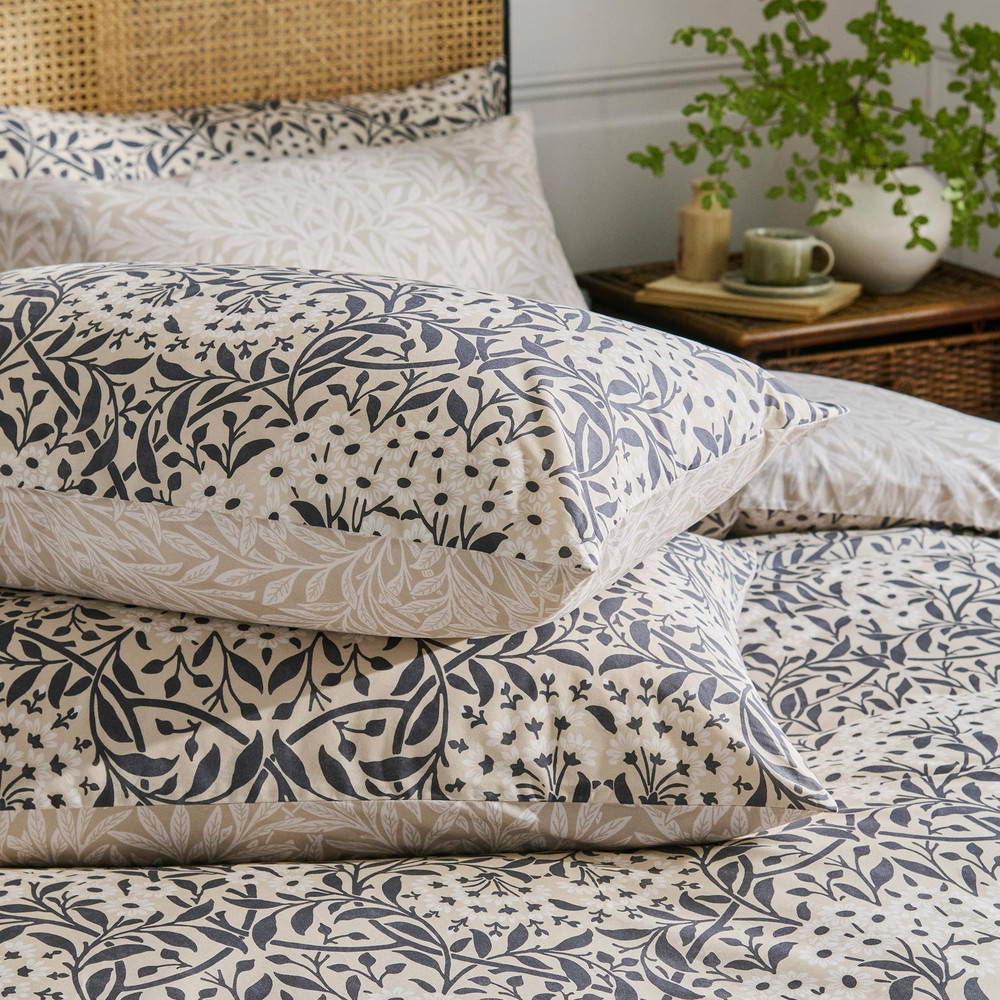 Michaelmas Daisy Linen Duvet Cover Set - WMMICH01DQ_CAMEO_MICHAELMAS_DAISY_LINEN_DOUBLE_DUVET_COVER_01.jpg