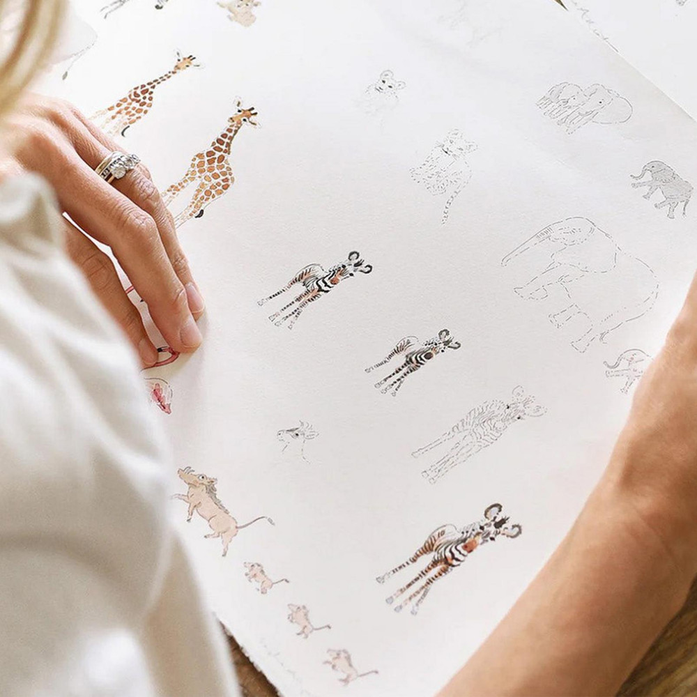 Sophie Allport Giraffe Off White Wallpaper - 146862_INFO_GIRAFFE OFF WHITE_01.jpg