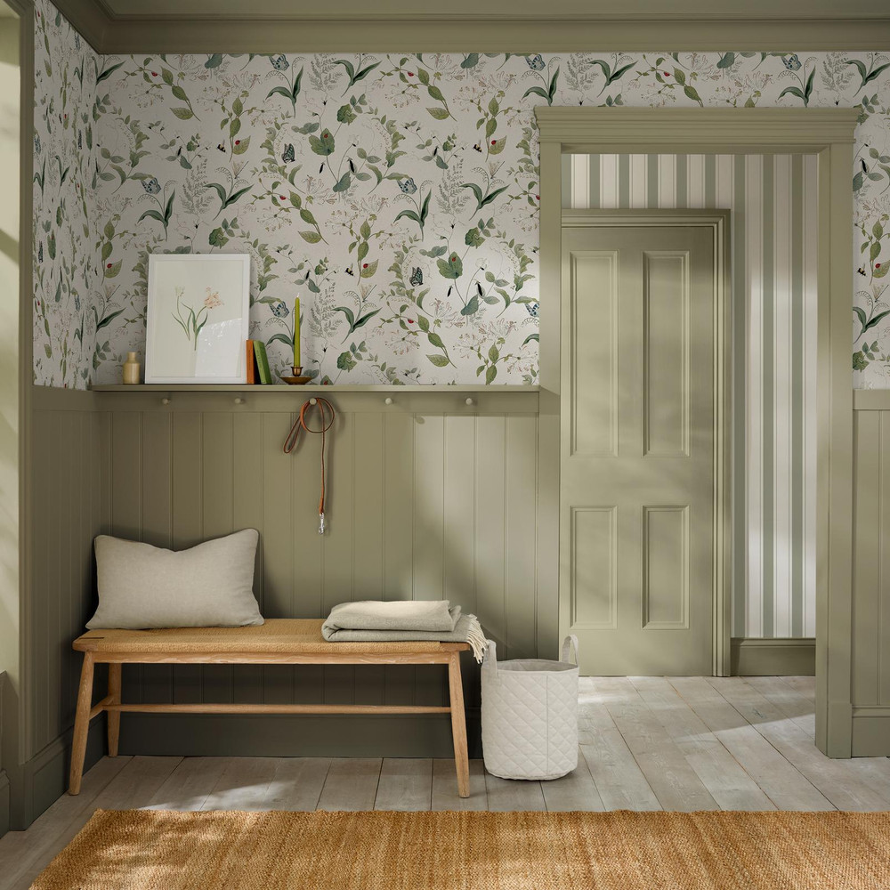 Sophie Allport Wild Floral Langham White Wallpaper - 146830_ROOMSET_WILD FLORAL LANGHAM WHITE_01.jpg