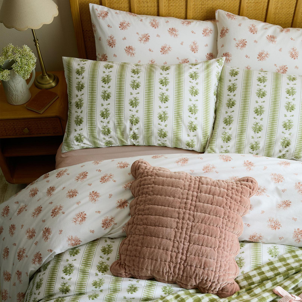 Laura Ashley Scalloped Old Rose Cushion - LASCALL0341_CAMEO_SCALLOPED_OLD_ROSE_02.jpg