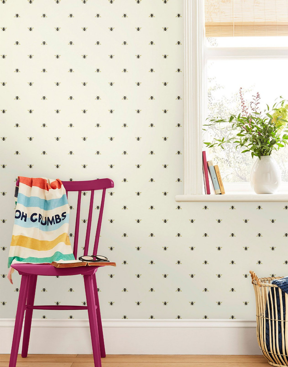 Joules Botanical Bee Creme Wallpaper - 118544_ROOMSET_01.jpg