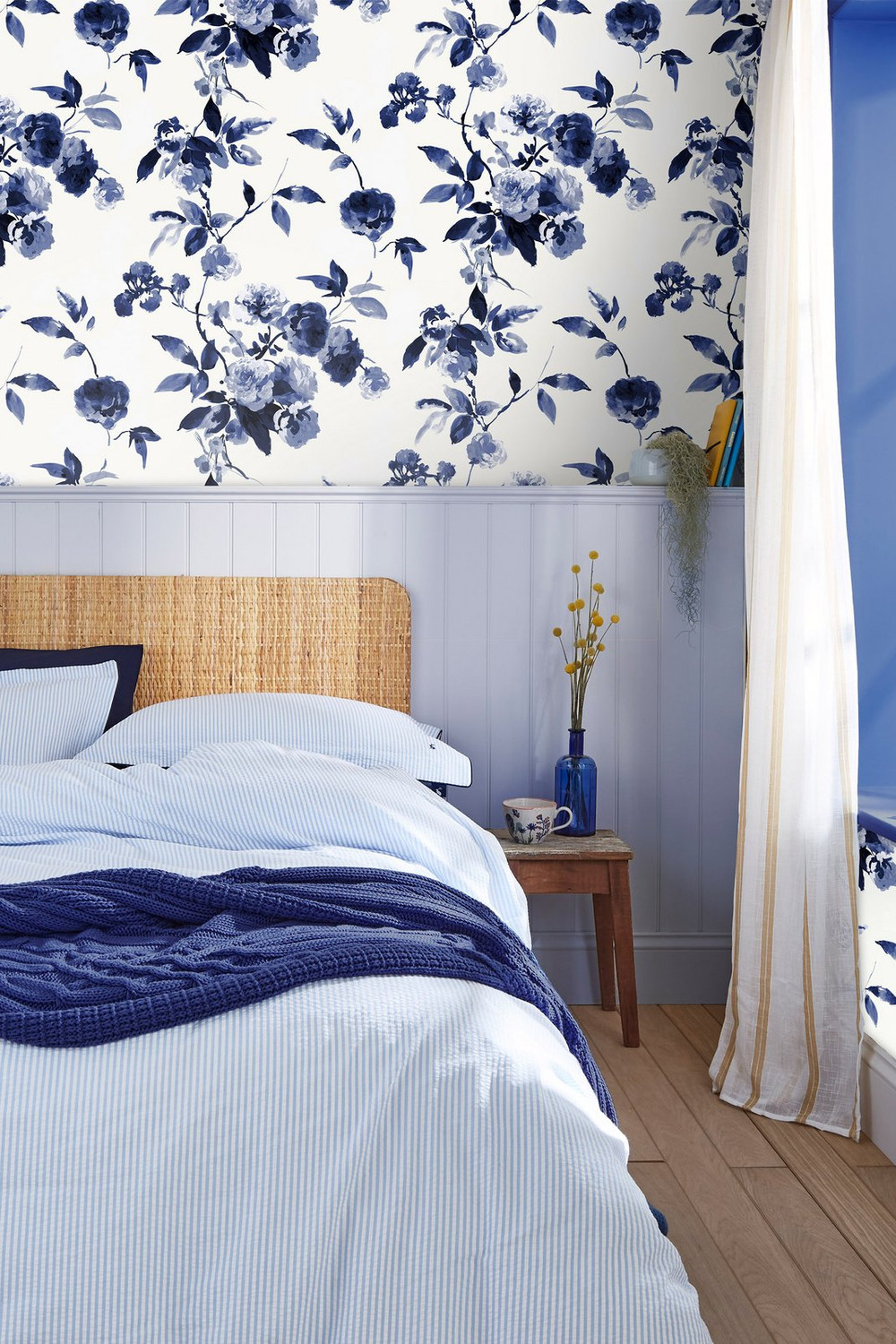 Joules Boho Bloom Creme Wallpaper - 118561_ROOMSET_03.jpg