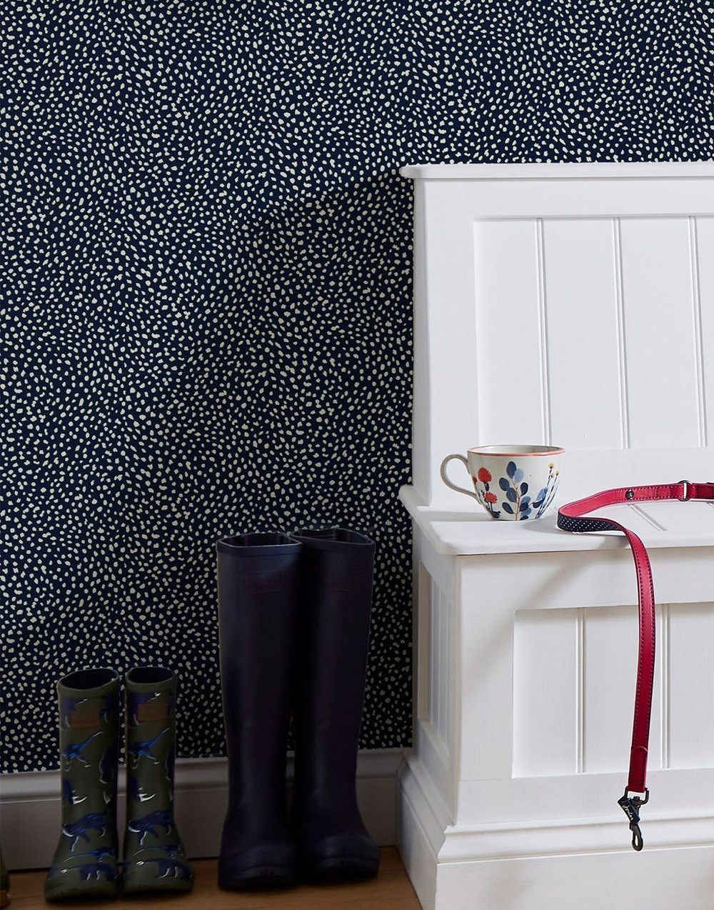 Joules Guinea Spot French Navy Wallpaper - 118567_ROOMSET_01.jpg