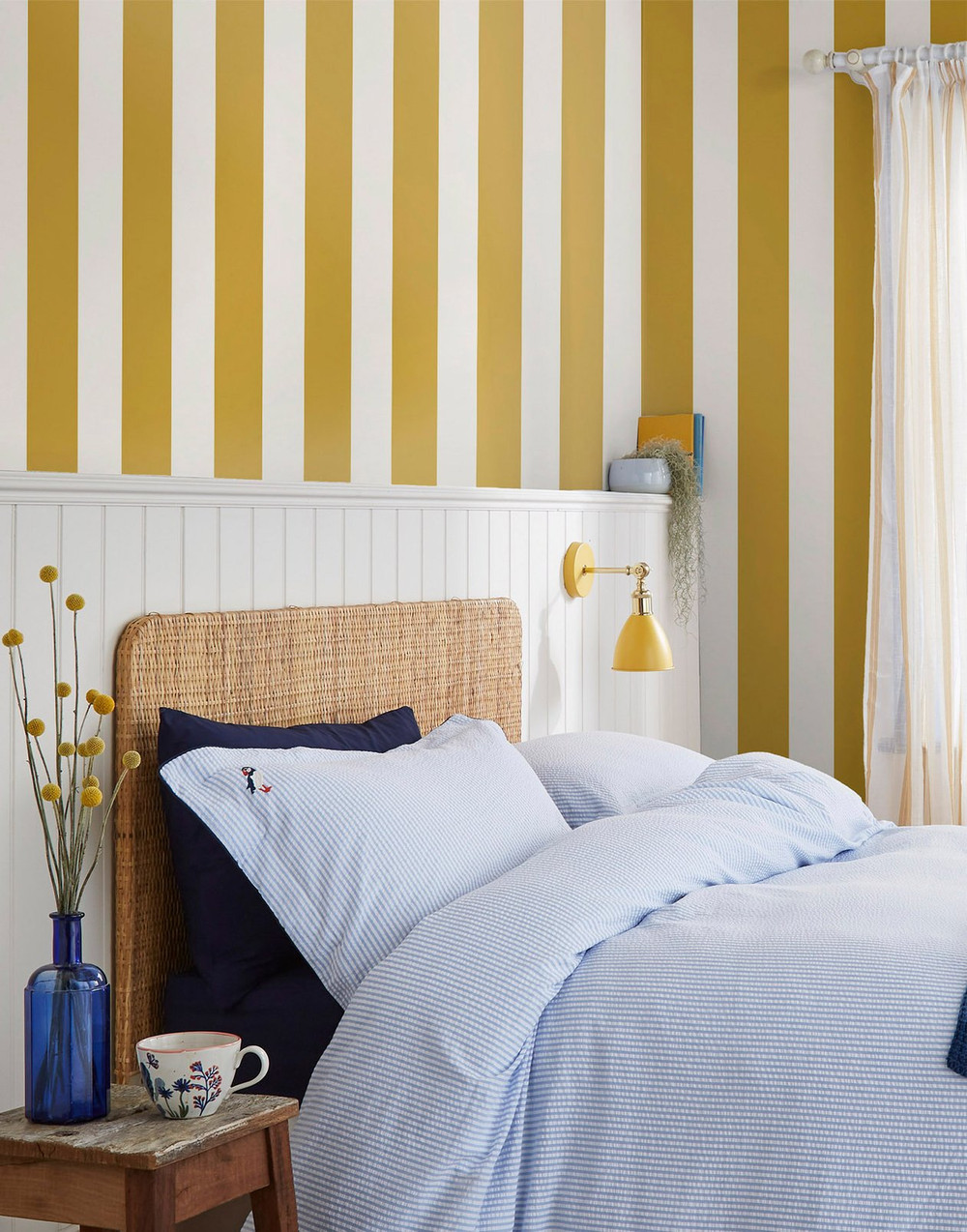 Joules Harborough Stripe Antique Gold Wallpaper - 118549_ROOMSET_01.jpg