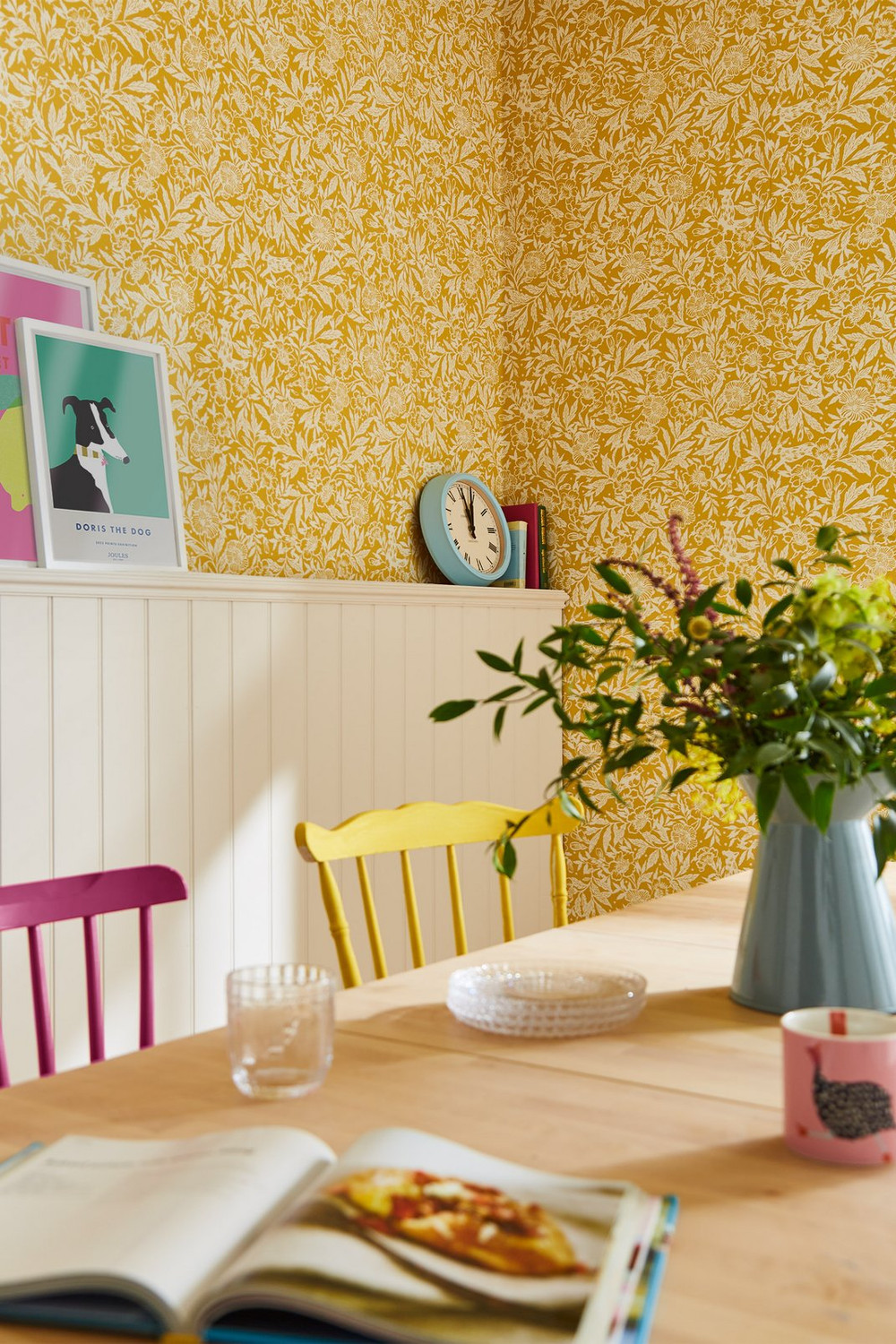 Joules Twilight Ditsy Antique Gold Wallpaper - 118542_ROOMSET_06.jpg