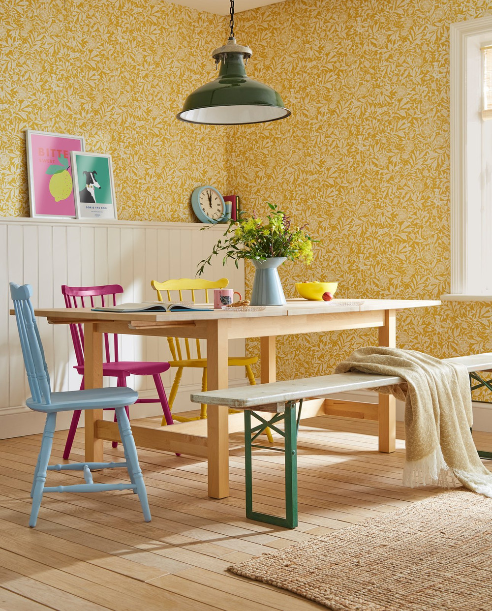 Joules Twilight Ditsy Antique Gold Wallpaper - 118542_ROOMSET_01.jpg