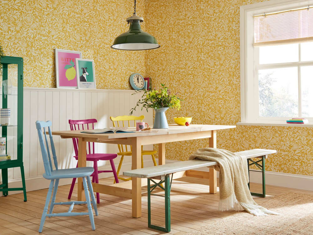 Joules Twilight Ditsy Antique Gold Wallpaper - 118542_ROOMSET_07.jpg