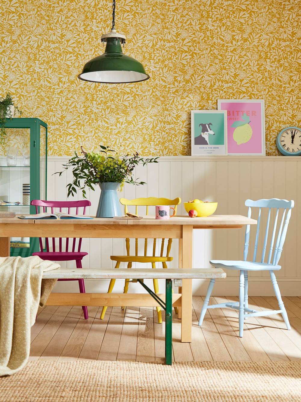 Joules Twilight Ditsy Antique Gold Wallpaper - 118542_ROOMSET_02.jpg