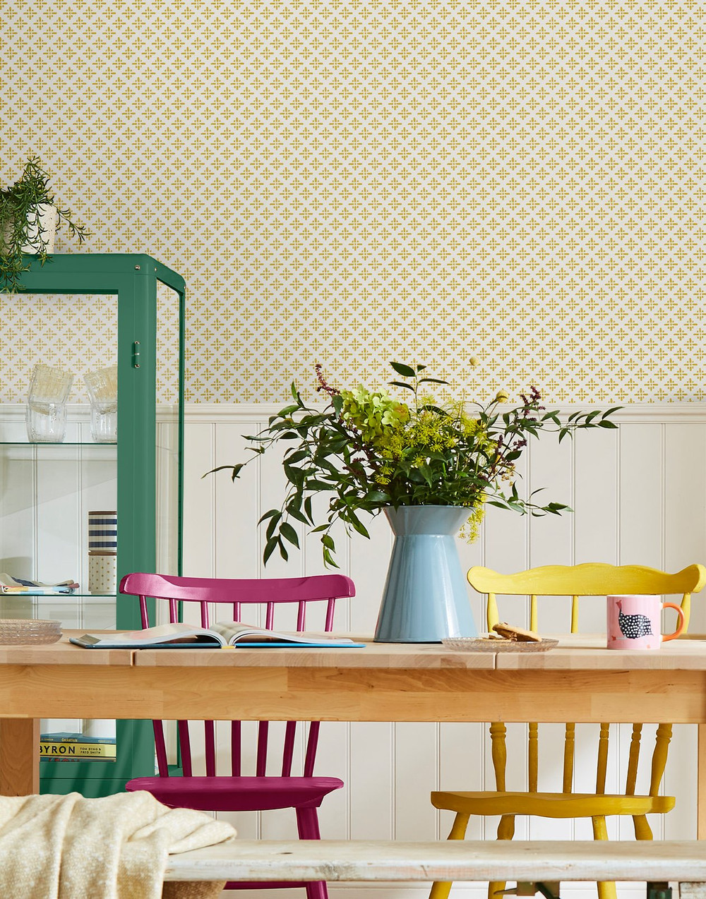 Joules Beckett Star Antique Gold Wallpaper - 118578_ROOMSET_01.jpg