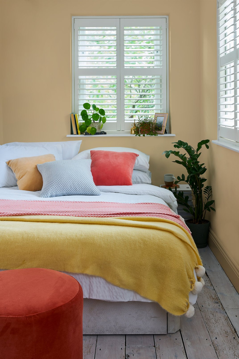 Laura Ashley Gold Paint - 113657_ROOMSET_03.jpg