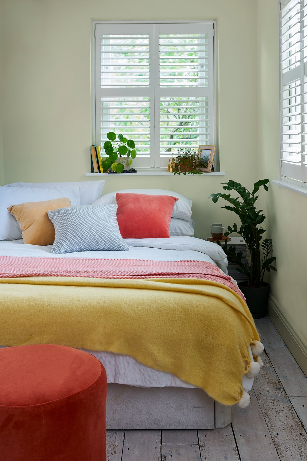 Laura Ashley Pale Hedgerow Paint - 113689_ROOMSET_02.jpg