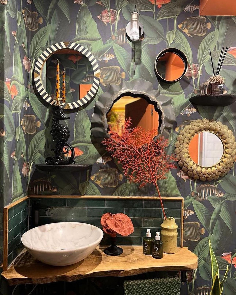 Aquarium Deep Sea Wallpaper - 113939_DETAIL_UGC_@opulentboho Aquarium Deep Sea.jpg