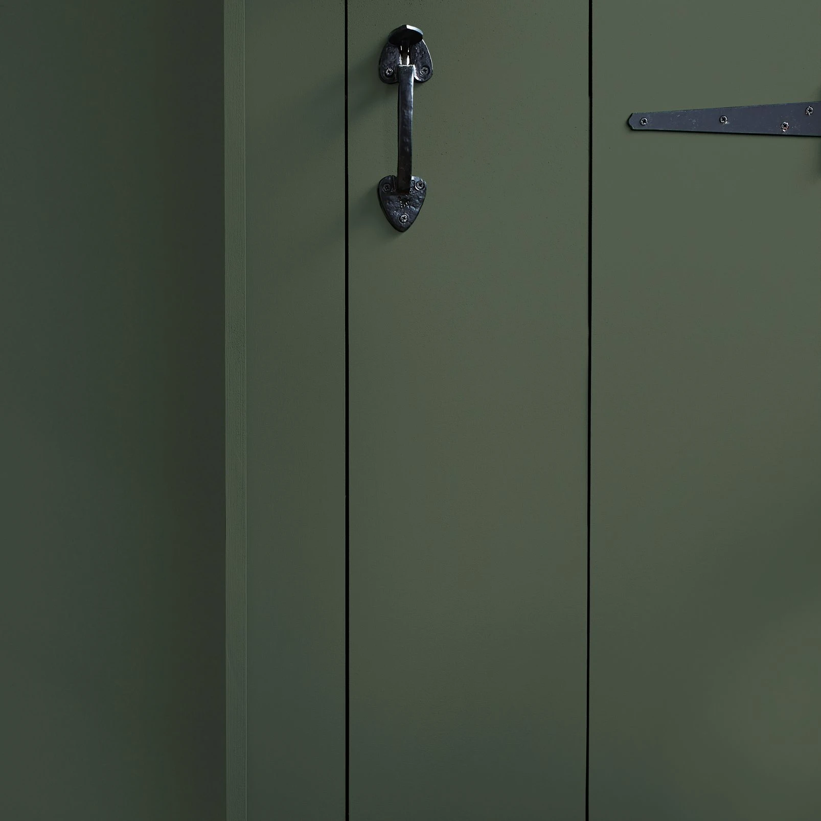 William Morris At Home Olive Character Paint - 124317_DETAIL_OLIVE CHARACTER_02.jpg