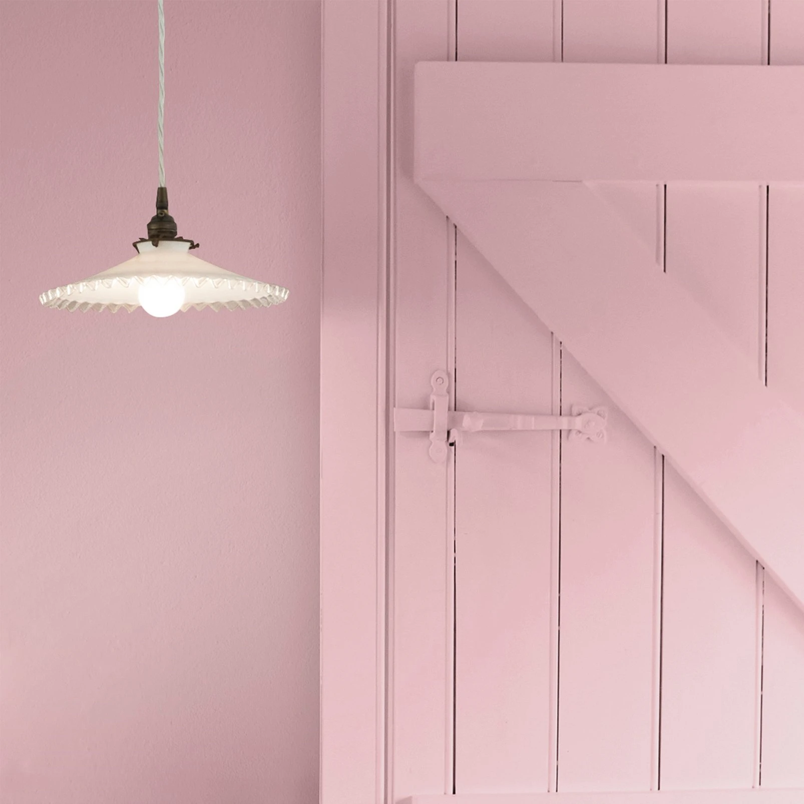 Shabby Sugar Plum Paint - 128854_DETAIL_SHABBY SUGAR PLUM_02.jpg