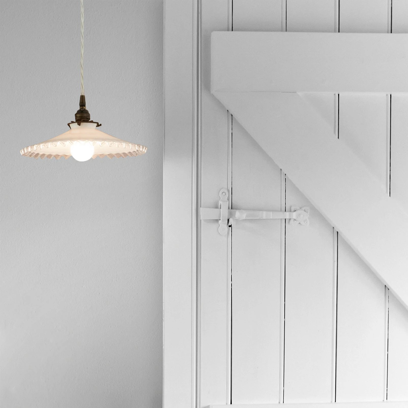 Shabby Manor Stone Paint - 128867_DETAIL_SHABBY MANOR STONE_02.jpg