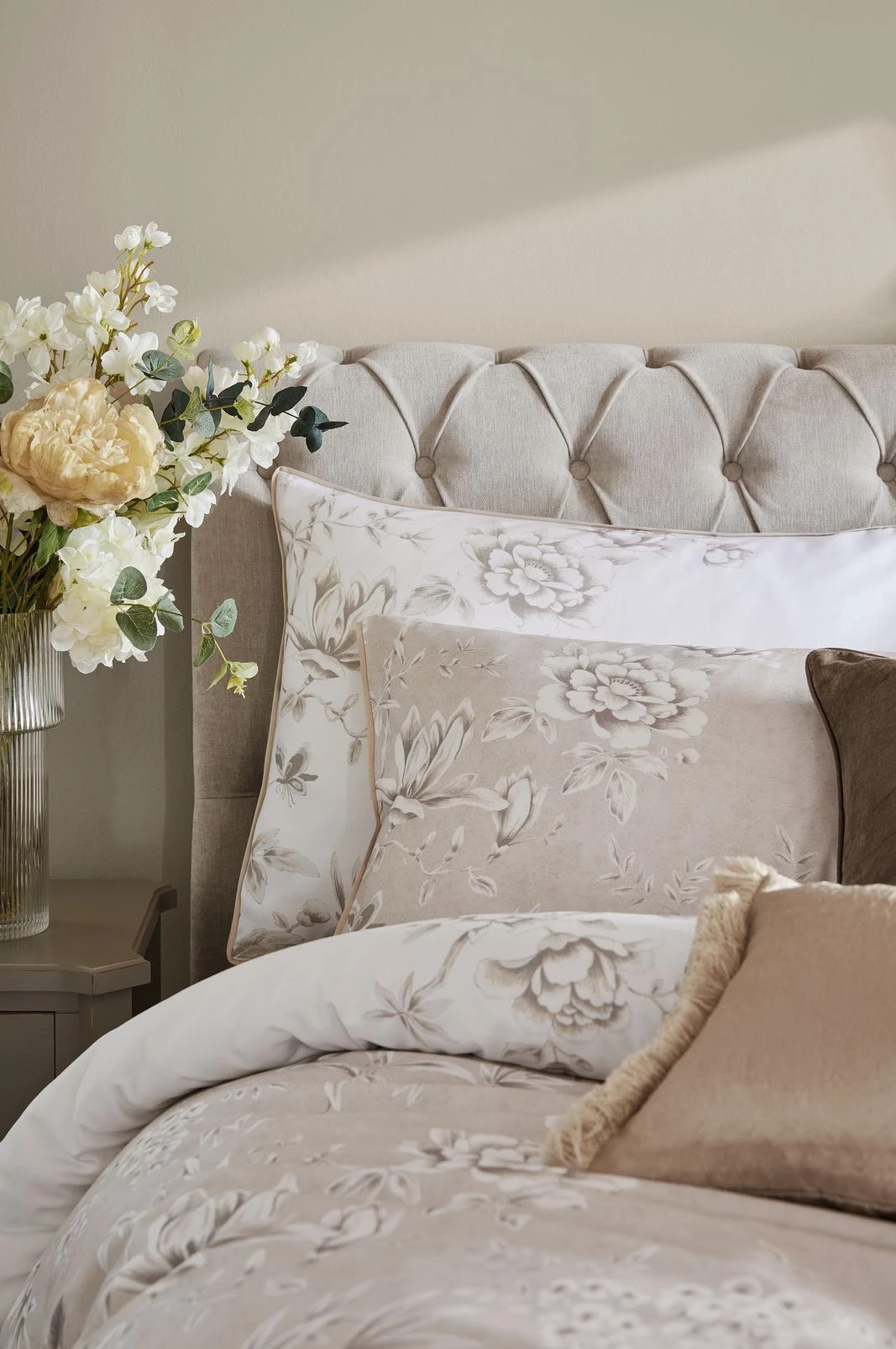 Rowsham Garden Natural Duvet Cover Set - LAROWSHM01DQ_CAMEO_ROWSHAM GARDEN NATURAL_05.jpg