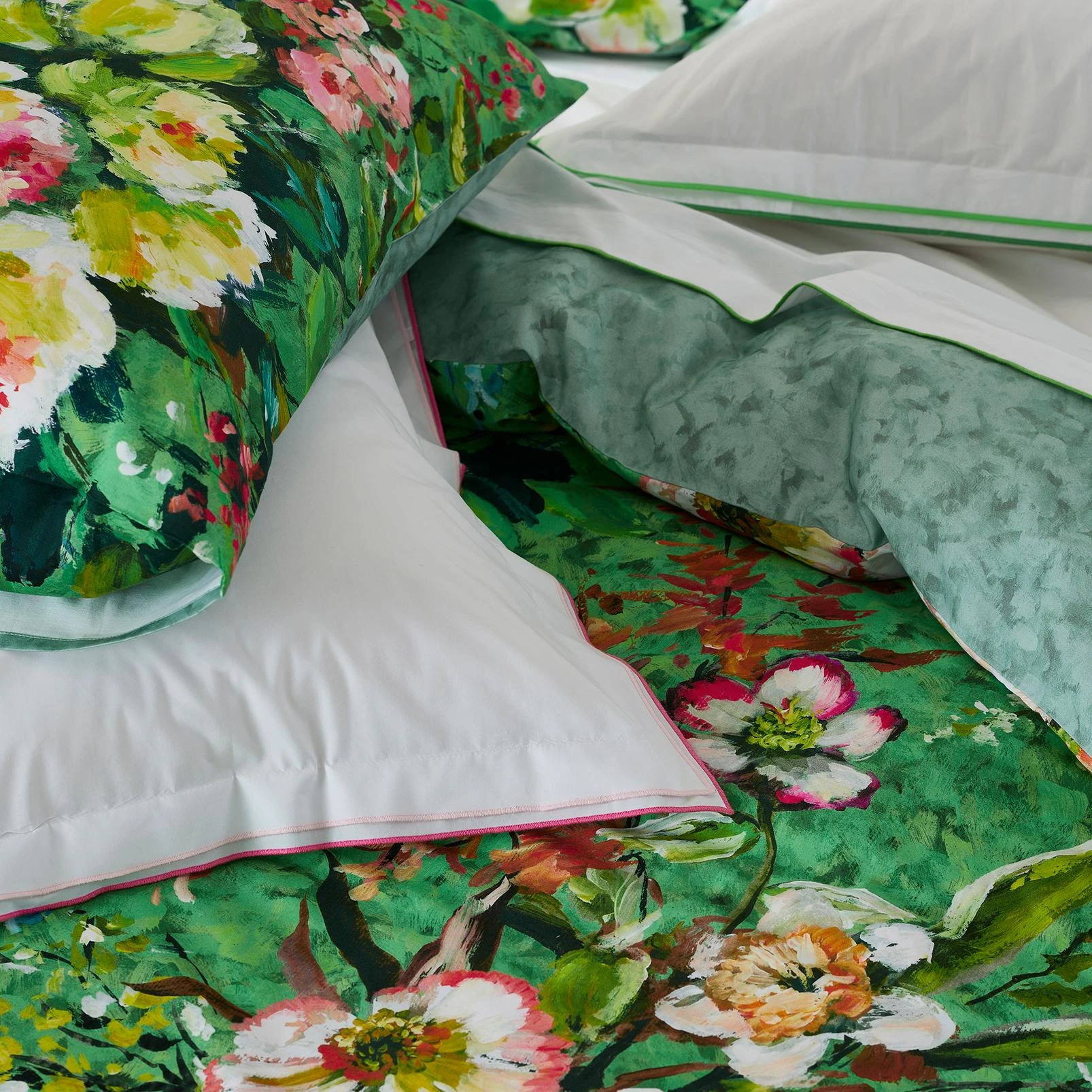 Margaretta Emerald Green Duvet Cover Set - DGMARGA01DQ_CAMEO_MARGARETTA_EMERALD_GREEN_DOUBLE_DUVET_COVER_04.jpg