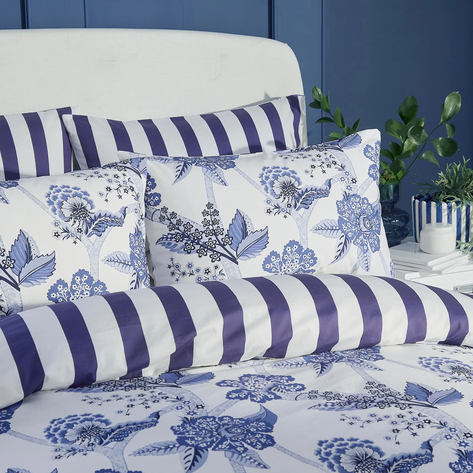 Doodles And Daydreams Royal Blue Duvet Cover Set - CKDOO01DQ_CAMEO_DOODLES_AND_DAYDREAMS_ROYAL_BLUE_DOUBLE_DUVET_COVER_02.jpg