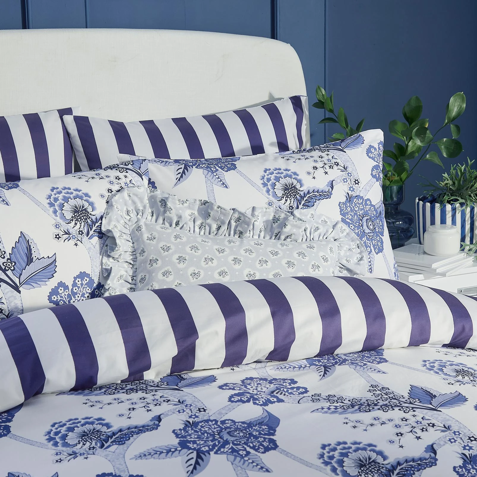 Doodles And Daydreams Royal Blue Duvet Cover Set - CKDOO01DQ_CAMEO_DOODLES_AND_DAYDREAMS_ROYAL_BLUE_DOUBLE_DUVET_COVER_01.jpg