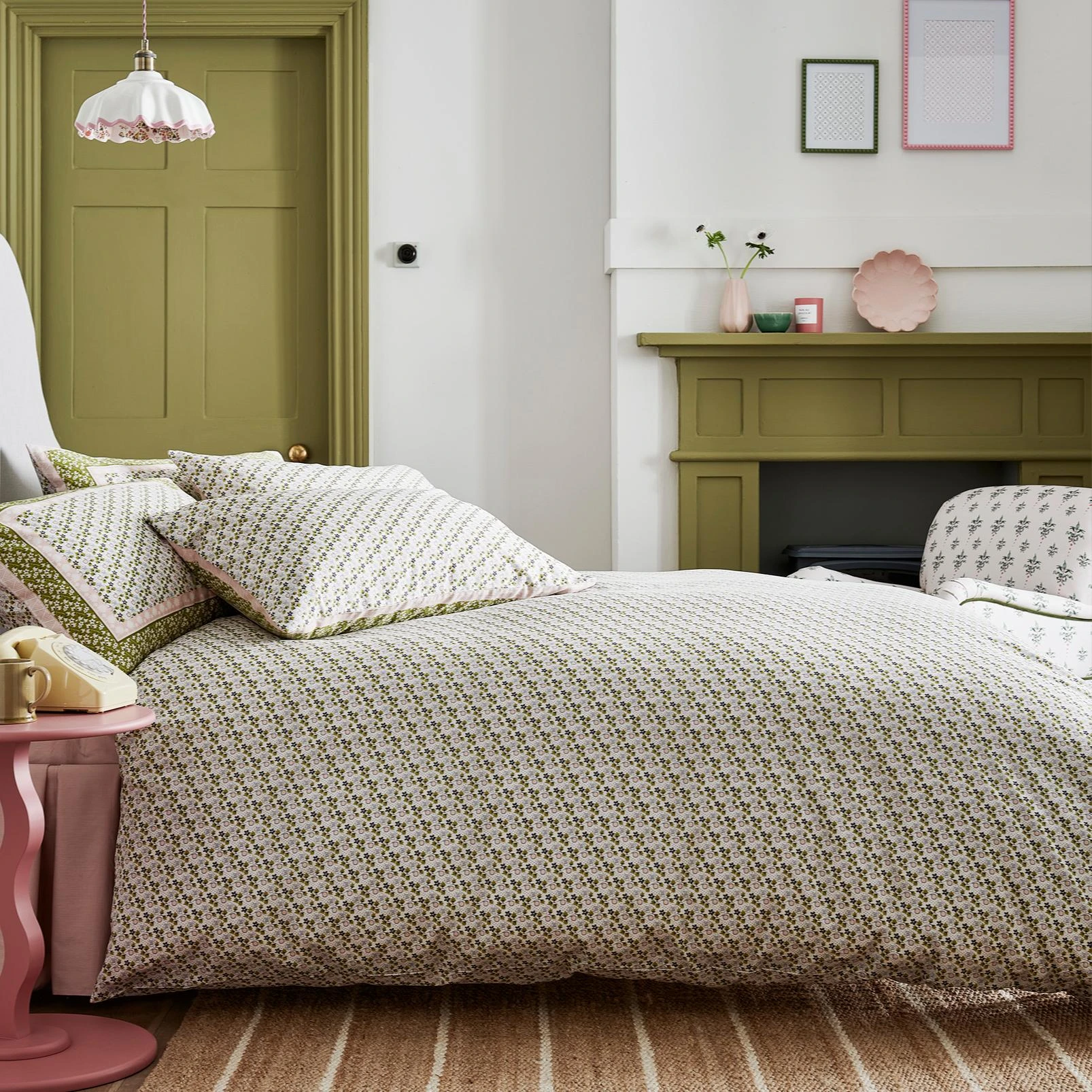 Scarf Pistachio Duvet Cover Set - CKSCARF01DQ_ROOMSET_SCARF_PISTACHIO_DOUBLE_DUVET_COVER_02.jpg