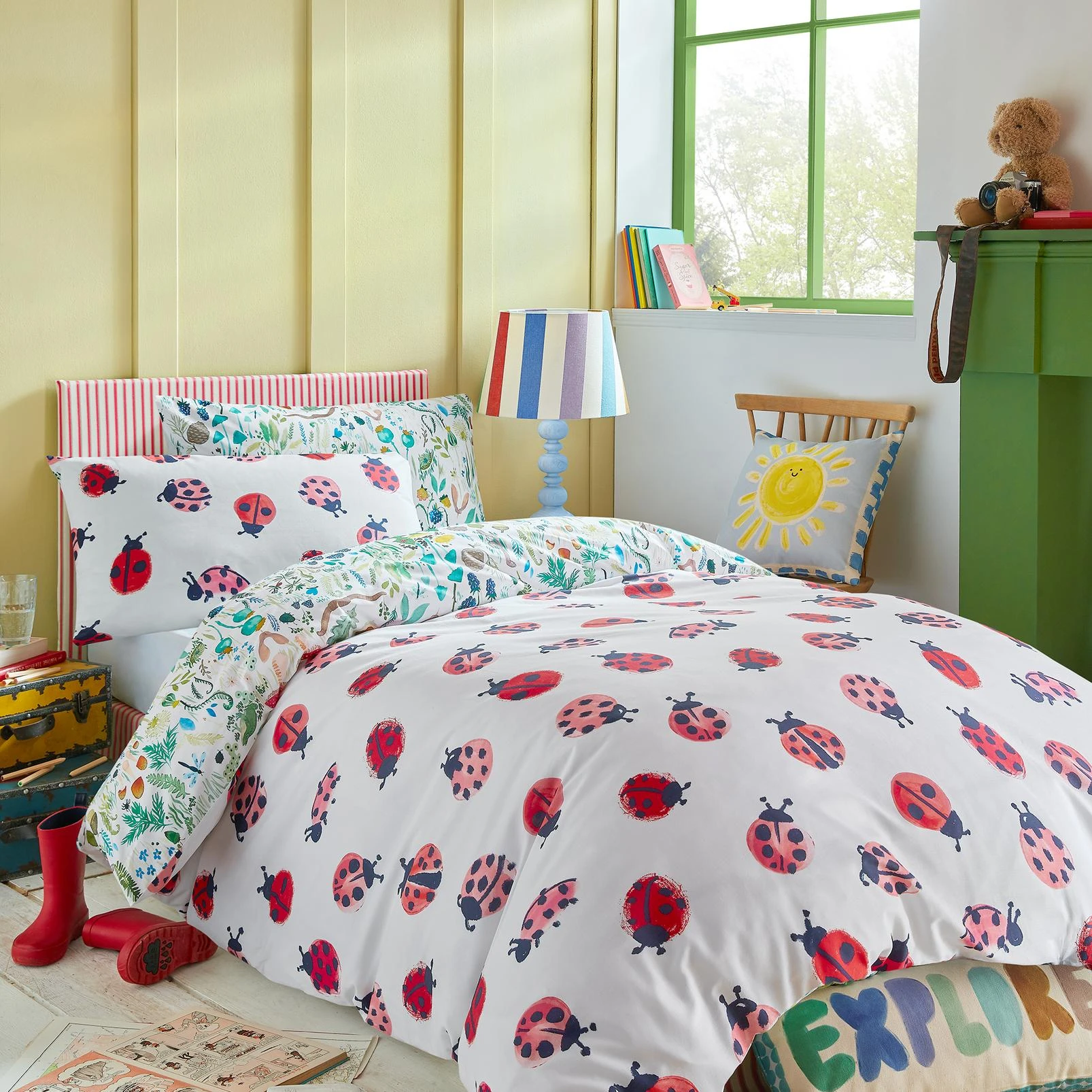 Garden Explorer Multi Duvet Cover Set - BGGARD01DQ_ROOMSET_WBK_GARDEN_EXPLORER_MULTI_DOUBLE_DUVET_COVER__02.jpg