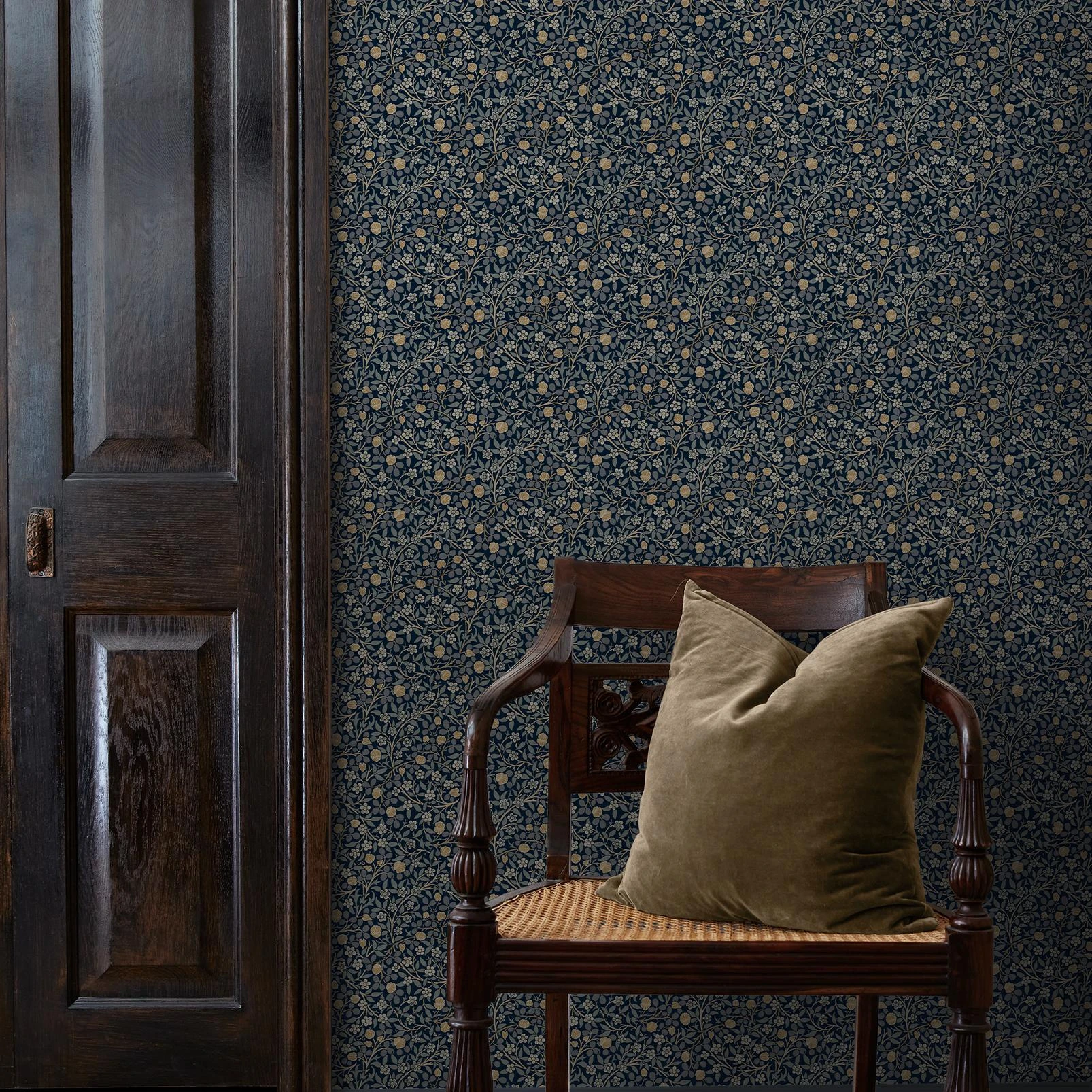 Clover Midnight Wallpaper - 145686_ROOMSET_CLOVER MIDNIGHT_01.jpg