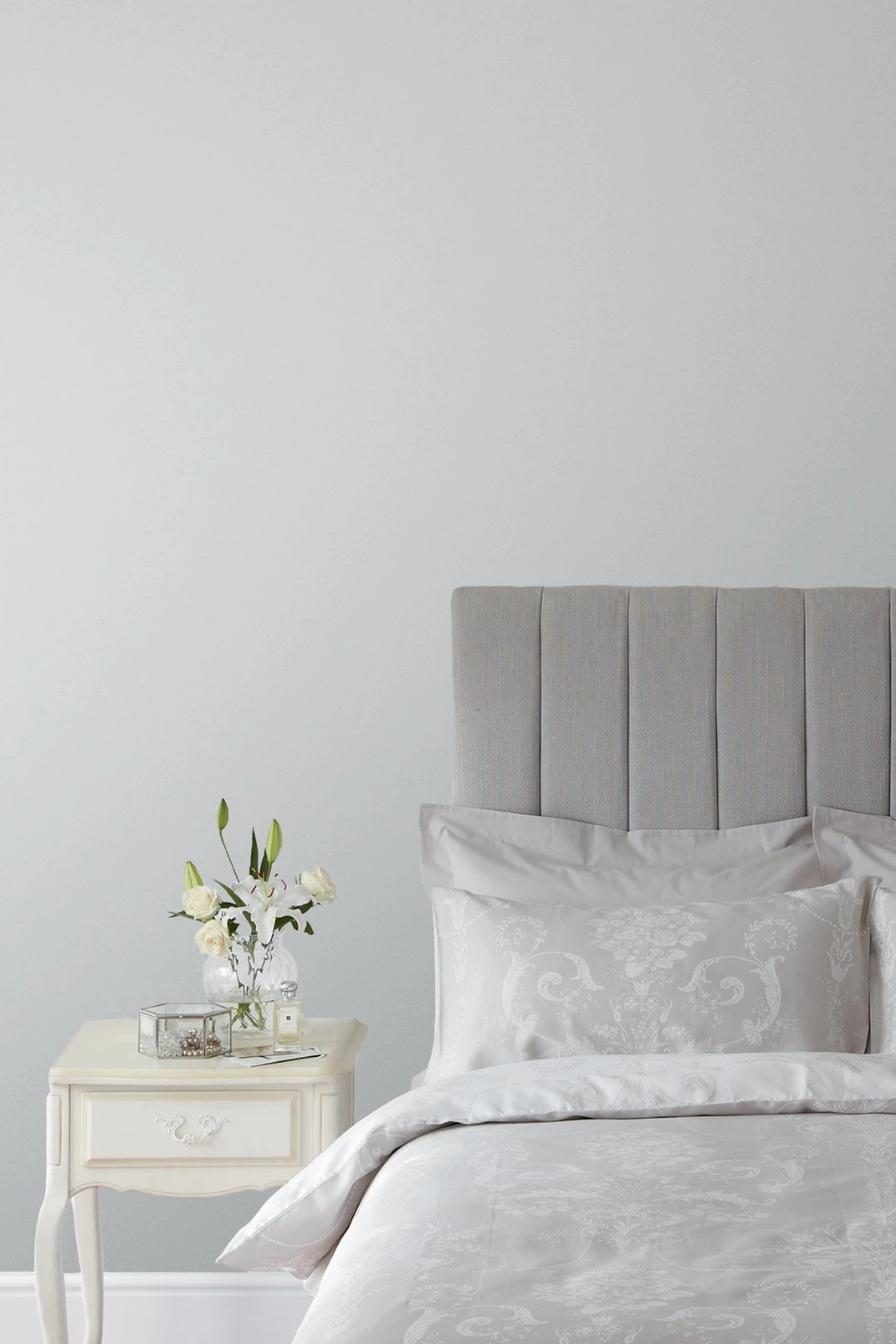 Laura Ashley Slate White Paint - 113682_ROOMSET_06.jpg