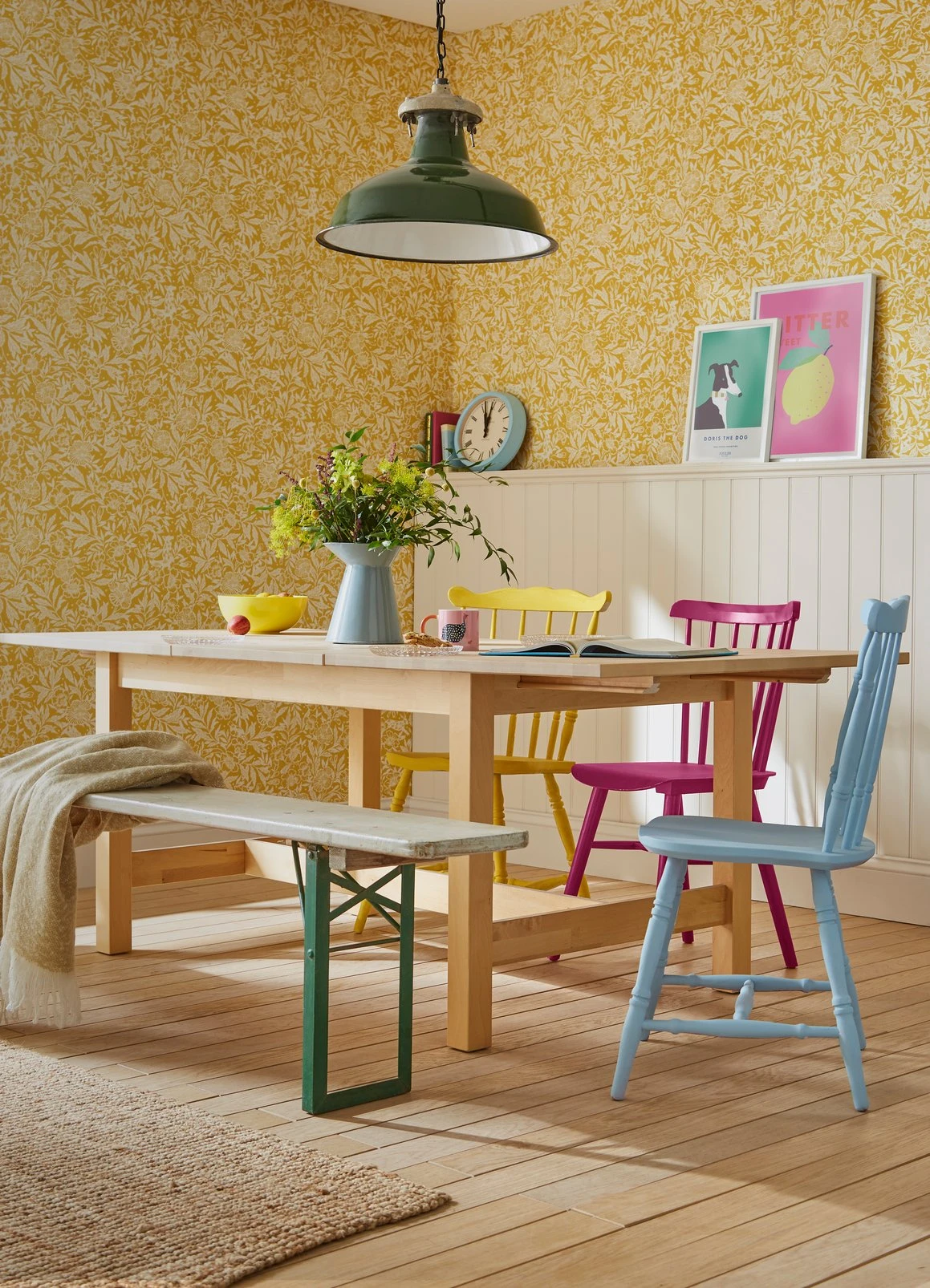 Joules Twilight Ditsy Antique Gold Wallpaper - 118542_ROOMSET_05.jpg