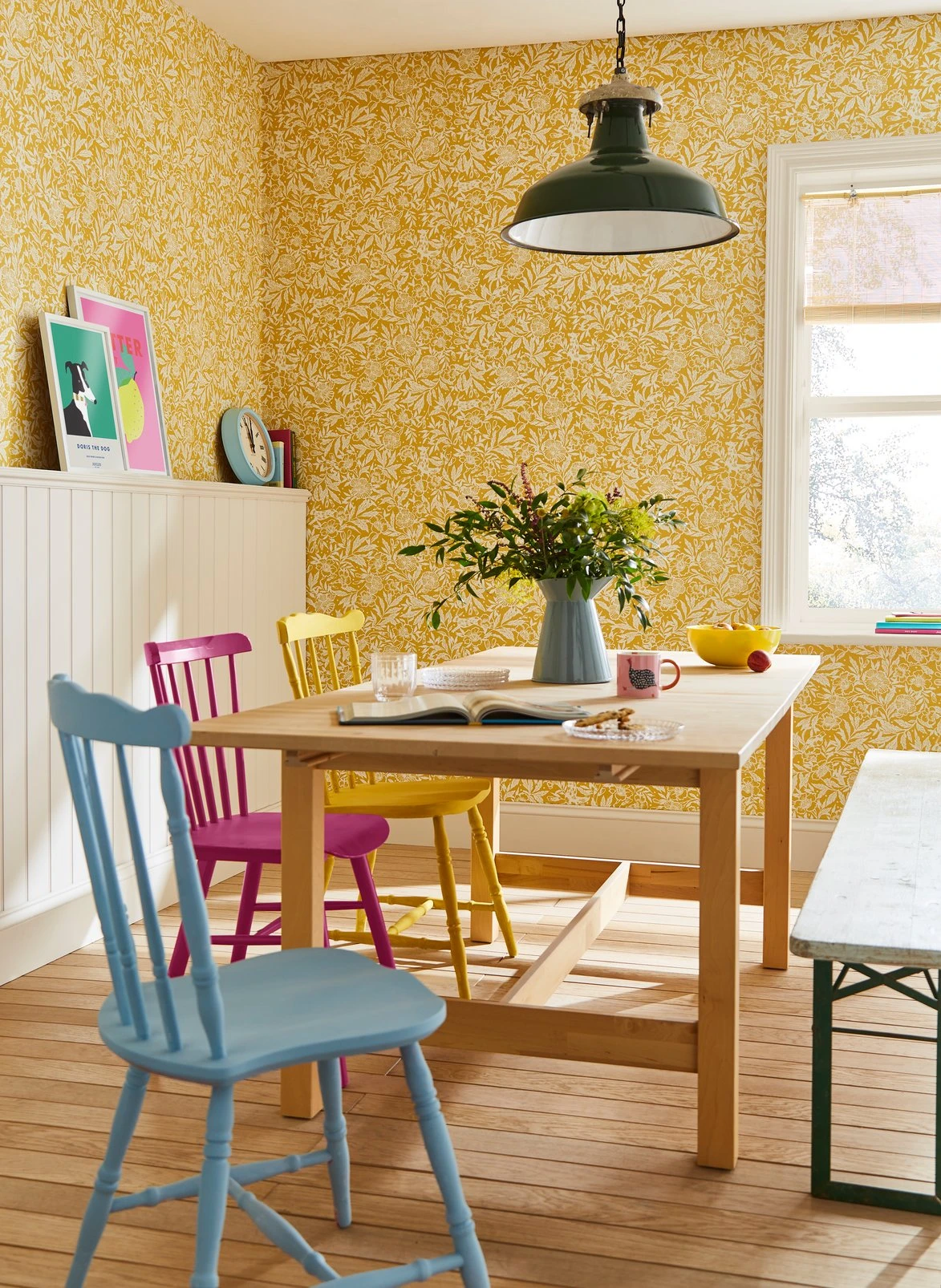 Joules Twilight Ditsy Antique Gold Wallpaper - 118542_ROOMSET_03.jpg