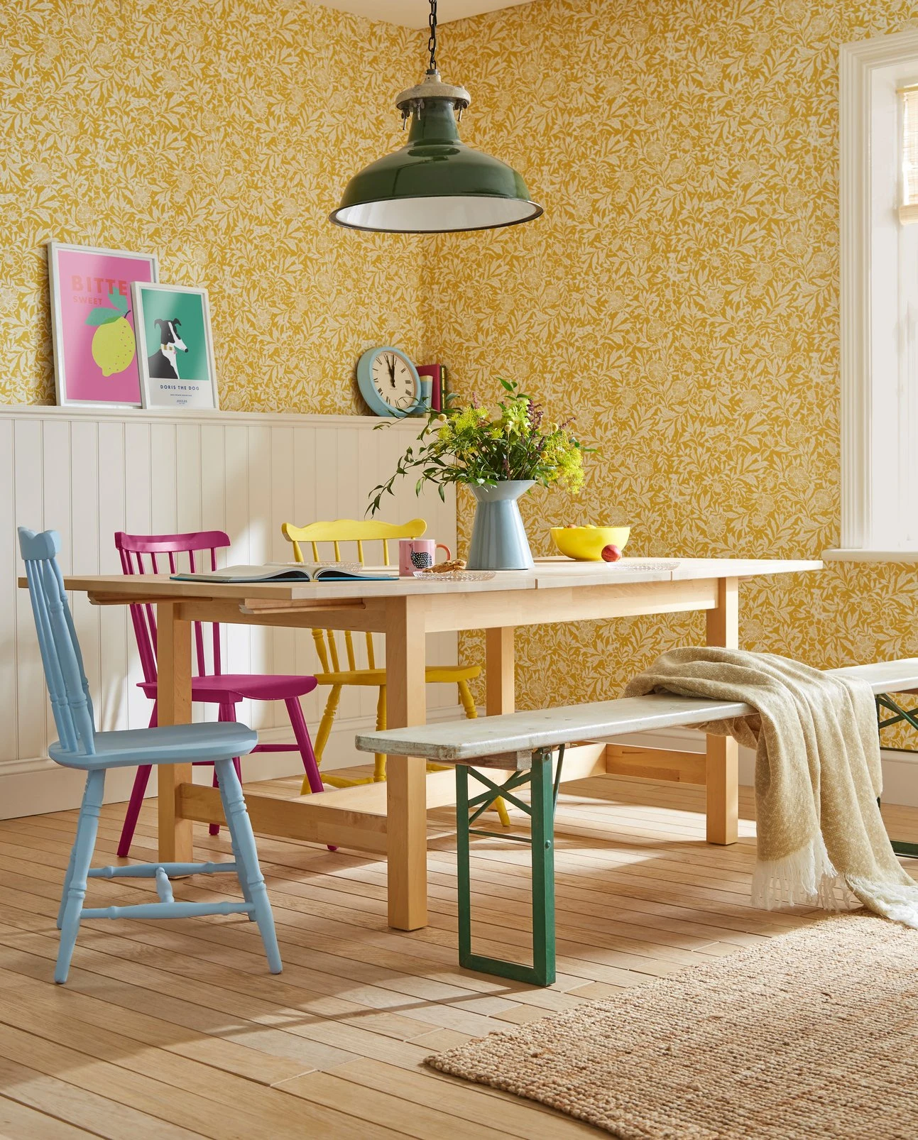 Joules Twilight Ditsy Antique Gold Wallpaper - 118542_ROOMSET_01.jpg